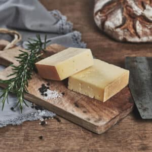 Biodynamisk Råmælksost Tilsiter